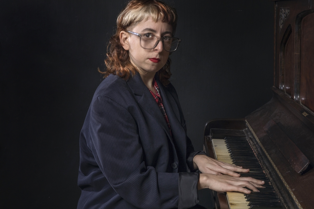 NOELIA SINKUNAS: LA ARTISTA QUE FUSIONA TRADICIÓN Y MODERNIDAD EN «UNIÓN Y&nbsp;PERSEVERANCIA»