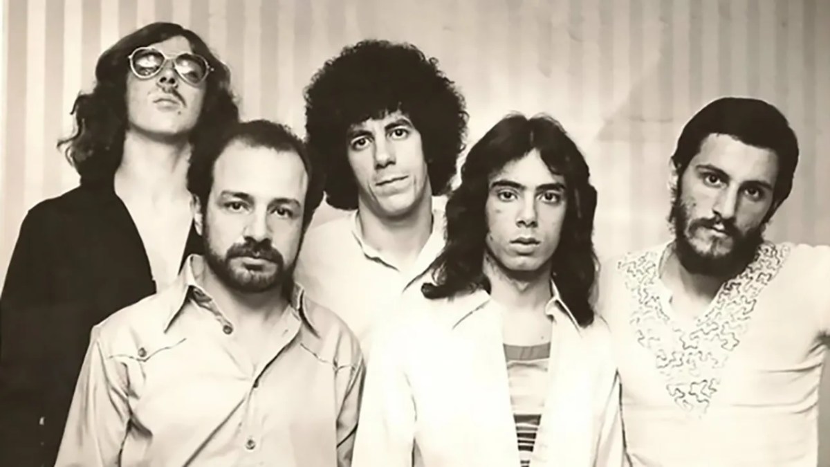 Nicolás Igarzábal tras los pasos de «La Máquina De Hacer&nbsp;Pájaros»